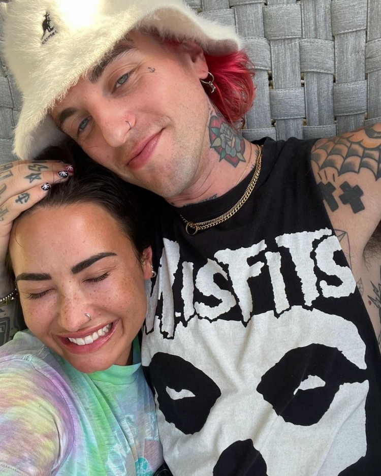 黛米洛瓦托DEMILOVATO的前男友马克斯埃里希MAXEHRICH对她与朱特斯JUTES订婚做出反应抨击捏造和残忍的帖子