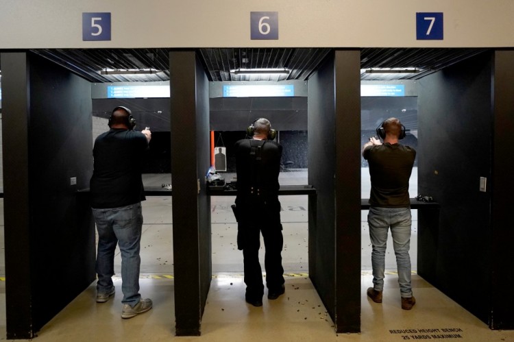 [亚伯拉罕]随着法律斗争的继续，加州禁止公共场所大多数枪支的法律正在生效